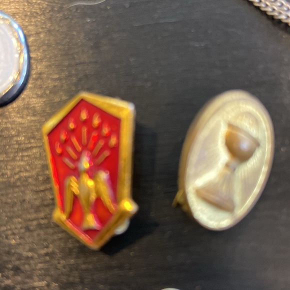 Collection of crosses and pins. First Holy Communion and Confirmation. - Picture 3 of 8